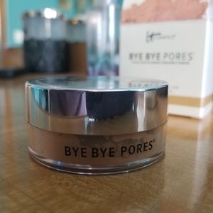 NEW it Cosmetics Tinted Skin-Blurring Powder